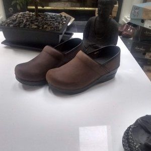 Sanita Textured Oil Clogs regular&narrow NEW